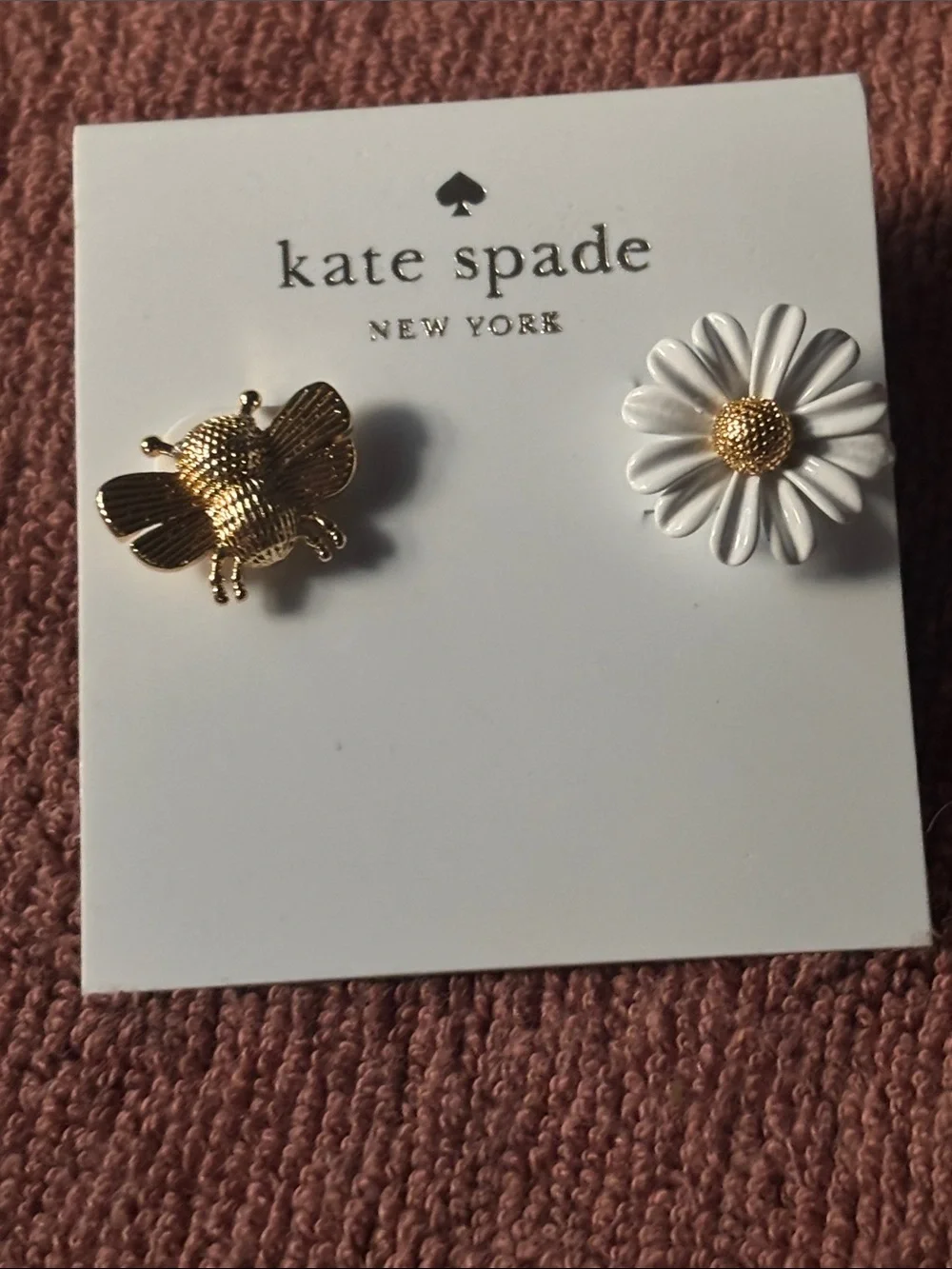 kate spade Gold Bee & White Daisy Stud Earring Set